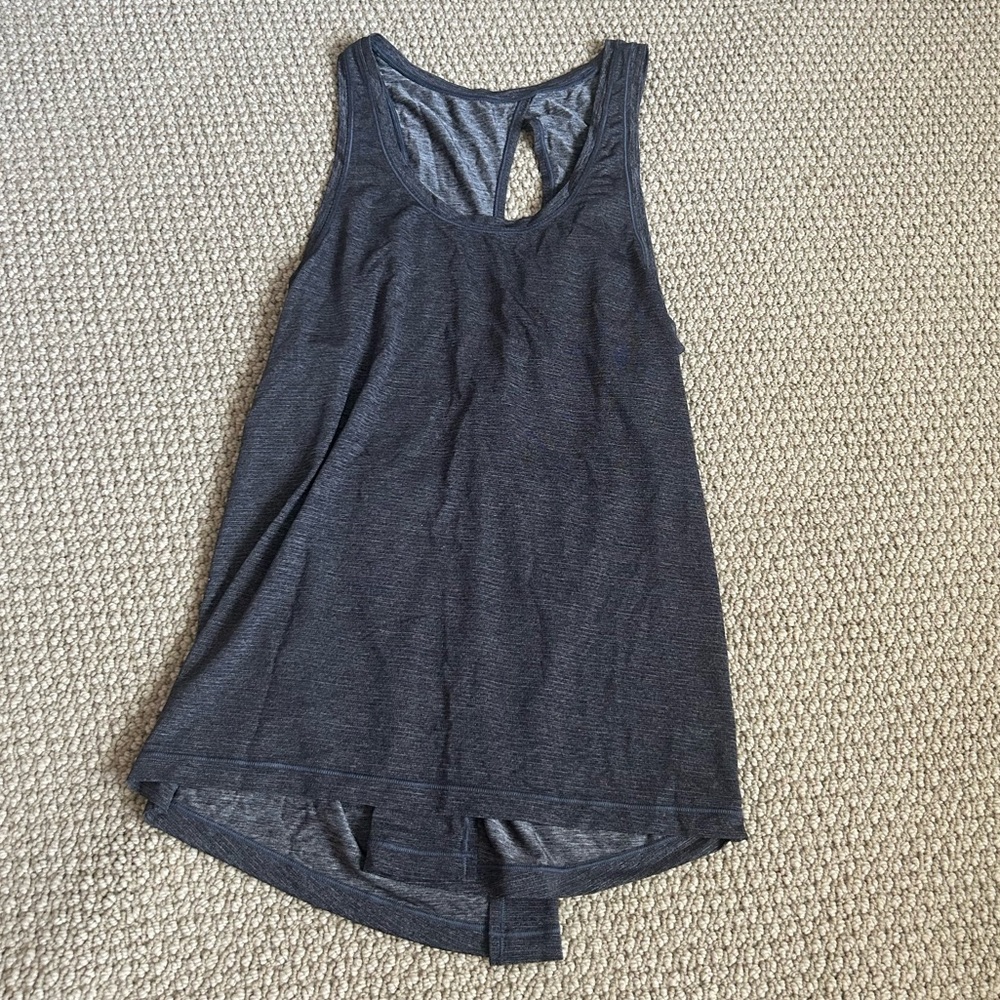 🩶 lulu lemon workout top w/ open back